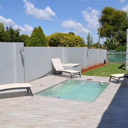 8 Kiaat Suites Klerksdorp Exterior photo